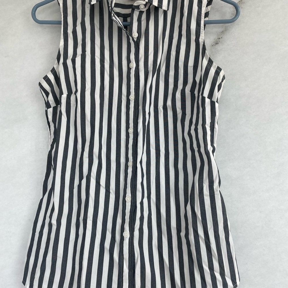 Size 0 Banana Republic Riley Tailored top